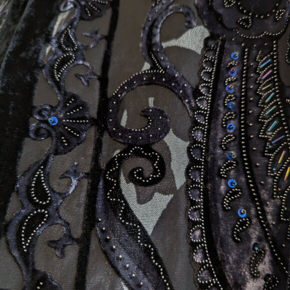 Beautiful beaded velvet burout shawl cape - Picture 9 of 10